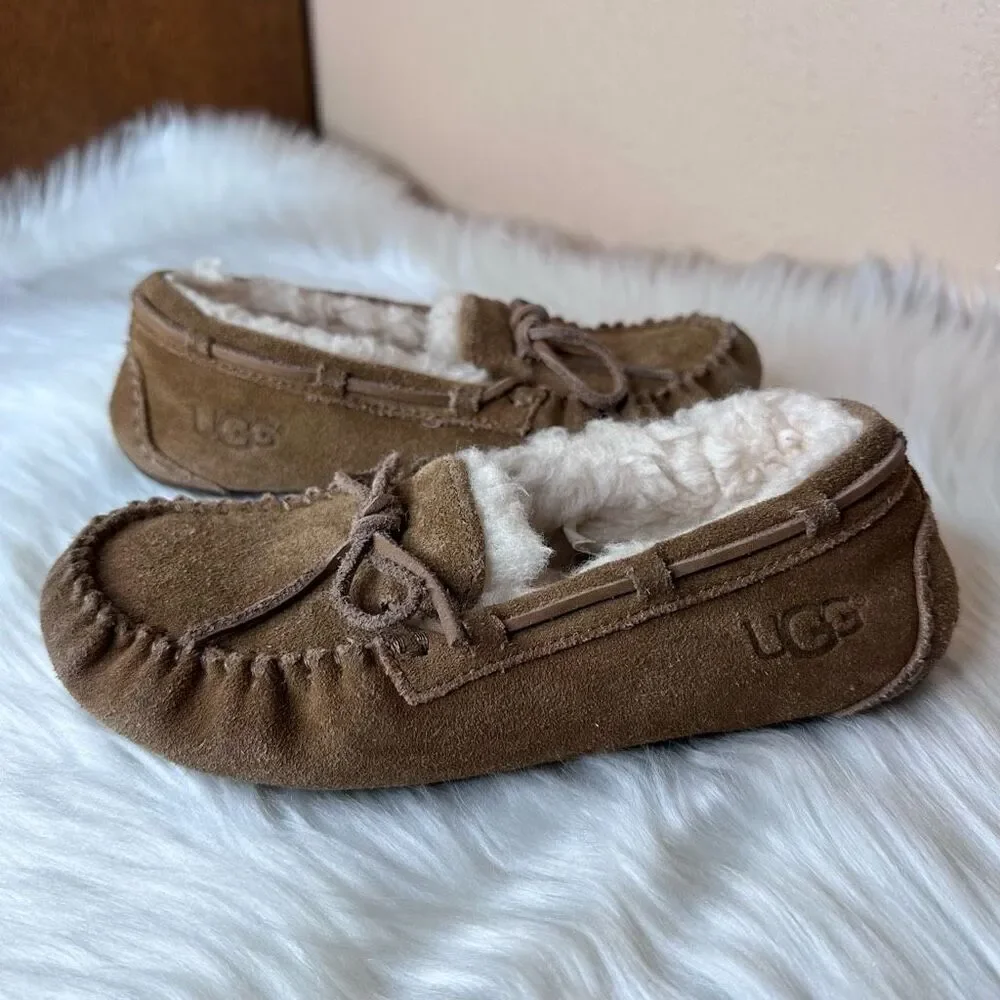 UGG Kids Dakota Slippers Size 2